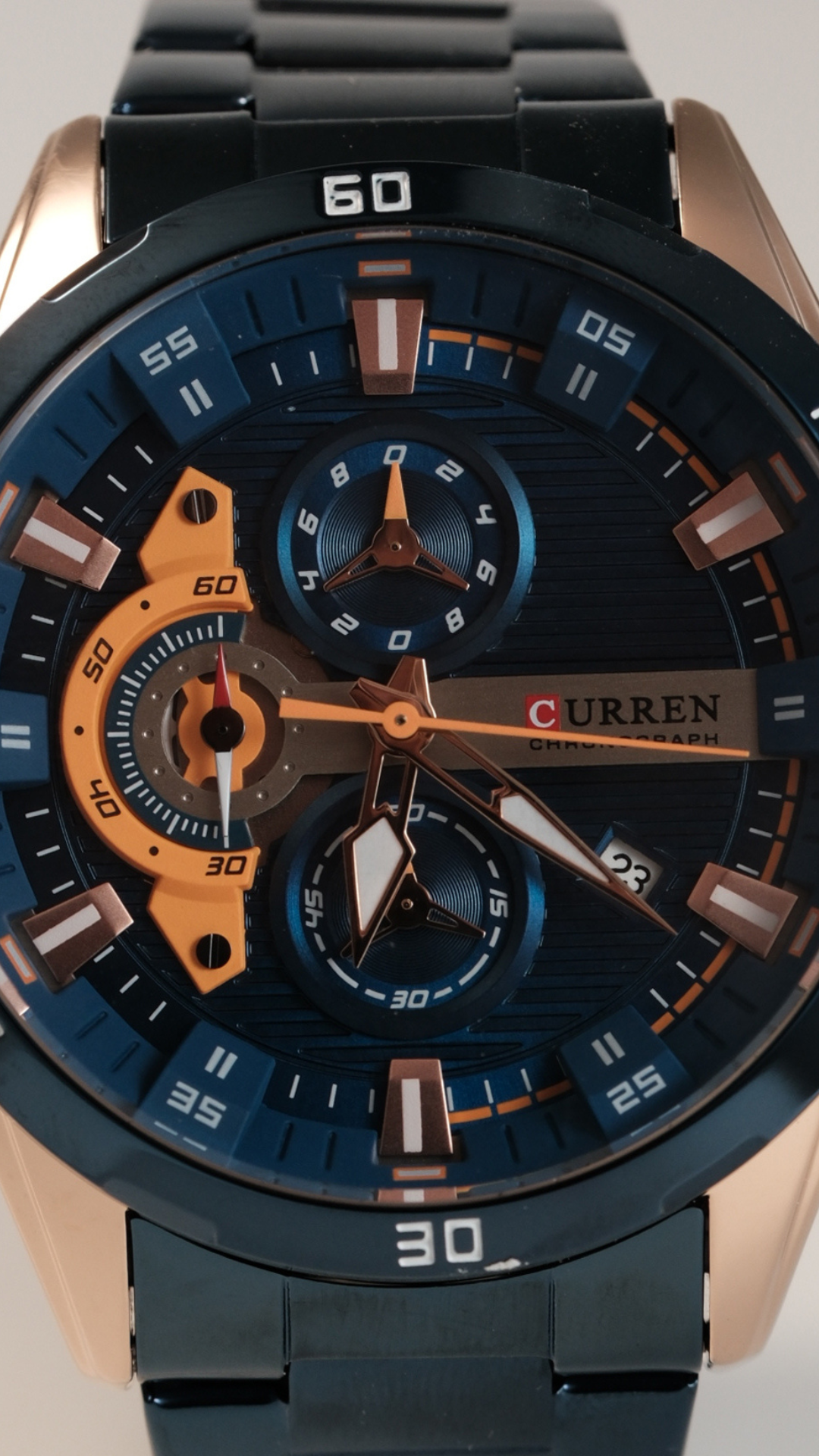 Reloj Curren 8402: Estilo y Precisión