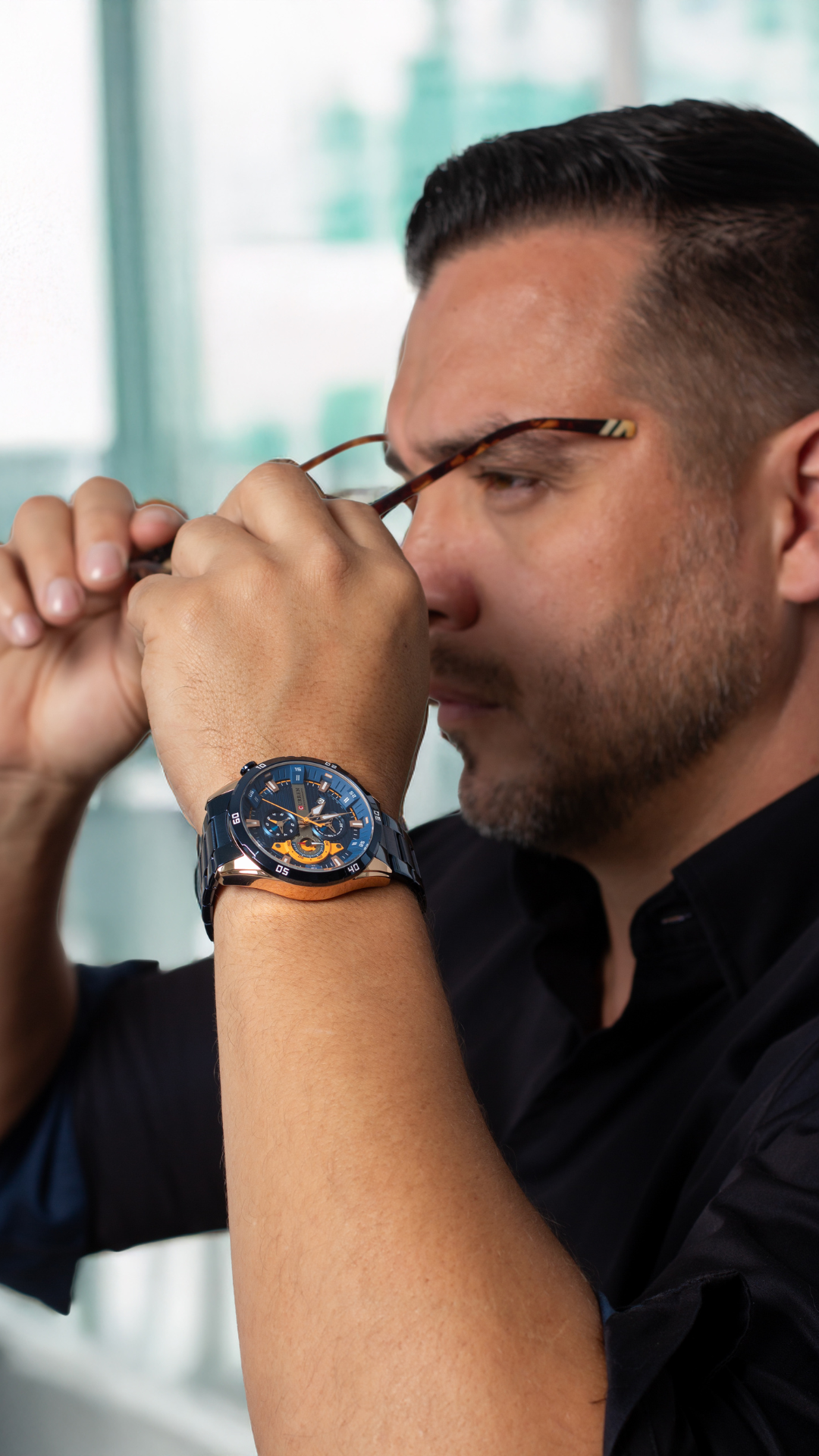 Reloj Curren 8402: Estilo y Precisión